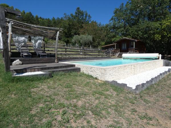 VOLONNE – PROPRIÉTÉ D’EXCEPTION 3,5 HA – 3 HABITATIONS – PISCINE CHAUFFÉE – VUE MONTAGNES