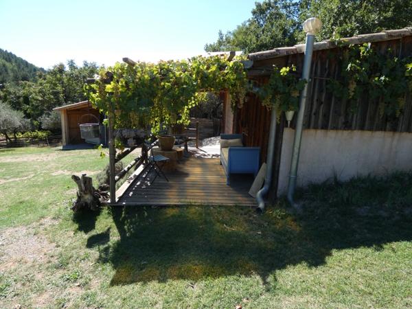 VOLONNE – PROPRIÉTÉ D’EXCEPTION 3,5 HA – 3 HABITATIONS – PISCINE CHAUFFÉE – VUE MONTAGNES