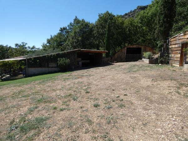 VOLONNE – PROPRIÉTÉ D’EXCEPTION 3,5 HA – 3 HABITATIONS – PISCINE CHAUFFÉE – VUE MONTAGNES