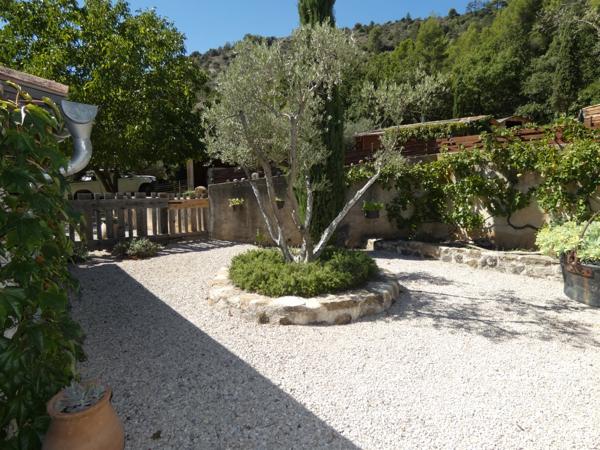 VOLONNE – PROPRIÉTÉ D’EXCEPTION 3,5 HA – 3 HABITATIONS – PISCINE CHAUFFÉE – VUE MONTAGNES
