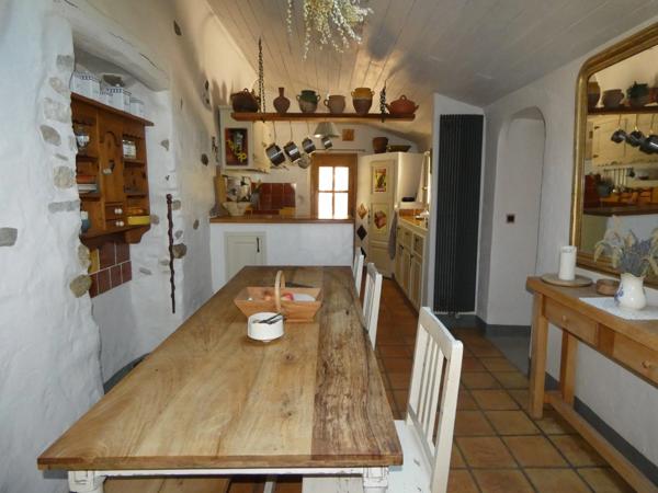 VOLONNE – PROPRIÉTÉ D’EXCEPTION 3,5 HA – 3 HABITATIONS – PISCINE CHAUFFÉE – VUE MONTAGNES