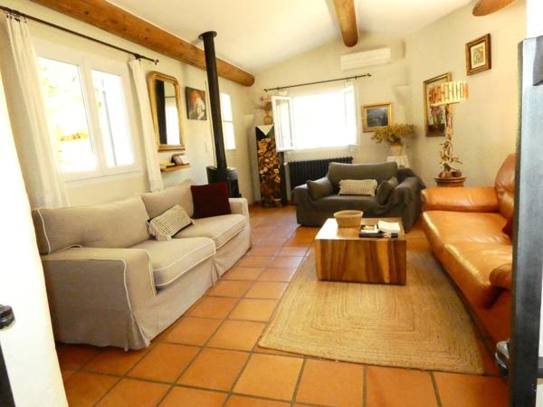 VOLONNE – PROPRIÉTÉ D’EXCEPTION 3,5 HA – 3 HABITATIONS – PISCINE CHAUFFÉE – VUE MONTAGNES