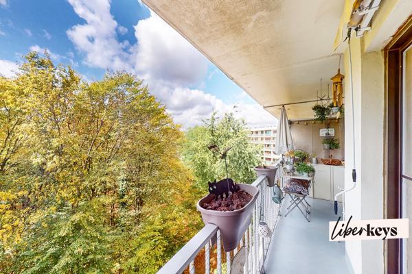 Rare à Tremblay-en-France – F2 de 48,89 m² entièrement rénové, dernier étage avec balcon et vue sur les arbres