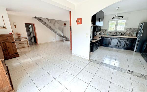 Maison à vendre    6 pièces •  Villemoustaussou