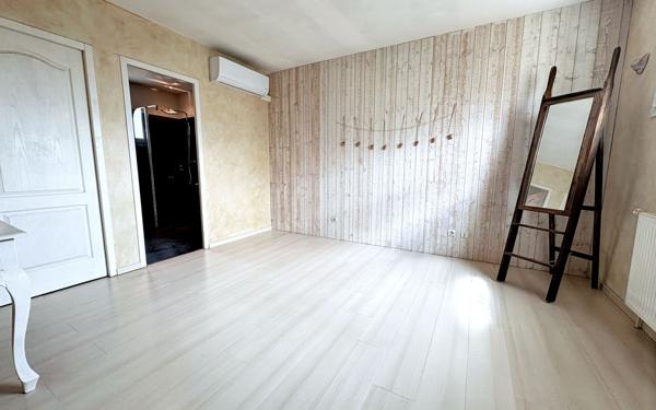 Maison à vendre    6 pièces •  Villemoustaussou