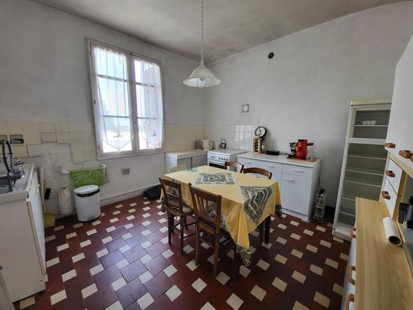 MAISON DE CARACTERE A RENOVER