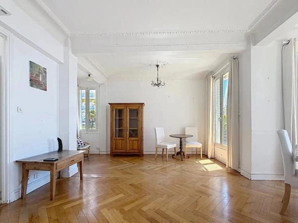 Nice — Front de mer, Mont Boron - Appartement de 4 pièces au dernier étage d'une villa Belle Epoque