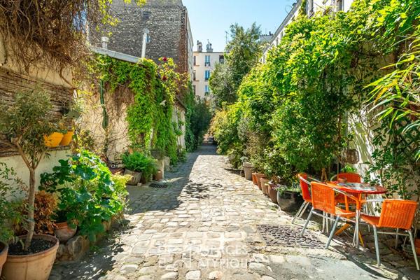 Ancien atelier au calme dans impasse végétalisée