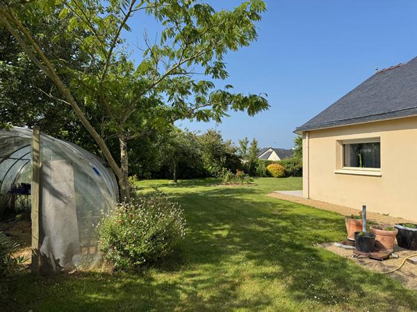 A vendre Superbe maison individuelle centre d'AMBON avec garage et dépendances sur terrain de 1280 m²