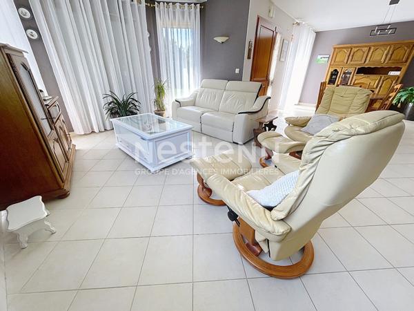 A vendre Superbe maison individuelle centre d'AMBON avec garage et dépendances sur terrain de 1280 m²