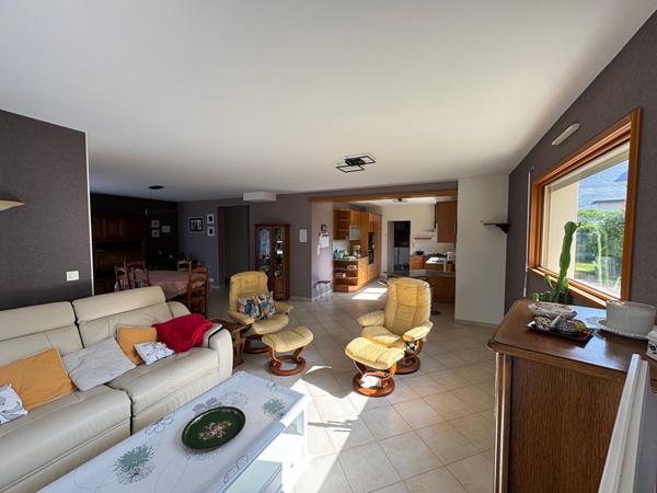 A vendre Superbe maison individuelle centre d'AMBON avec garage et dépendances sur terrain de 1280 m²