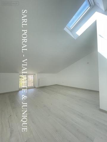 Maison à louer à Neuville-sur-Ain dans l'Ain (01160), ref : 01031-L677