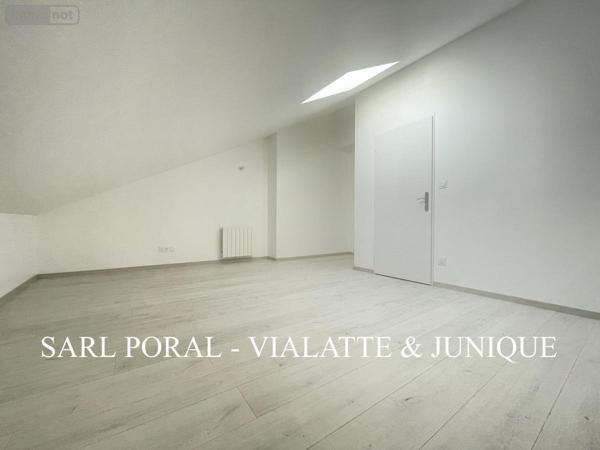 Maison à louer à Neuville-sur-Ain dans l'Ain (01160), ref : 01031-L677