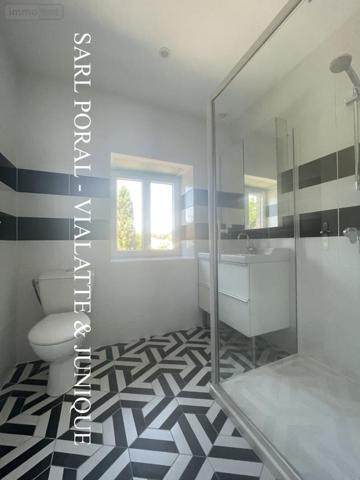 Maison à louer à Neuville-sur-Ain dans l'Ain (01160), ref : 01031-L677