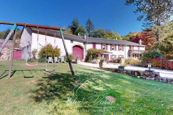 DOMAINE DE CARACTÈRE - RESTAURANT - AUBERGE ET PISCINE