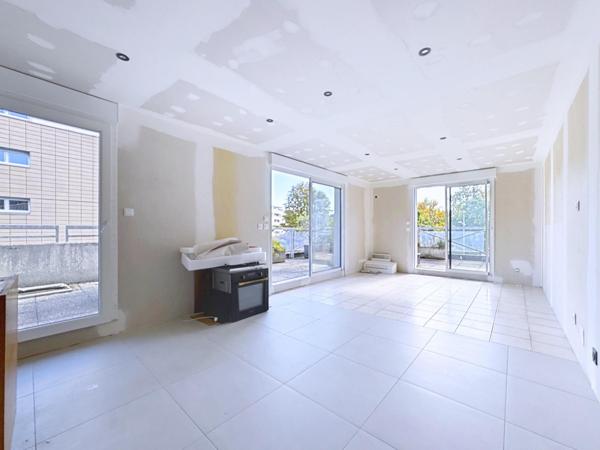 Rare, appartement au 2ème et dernier étage, 50 m² de terrasse, proche Universités