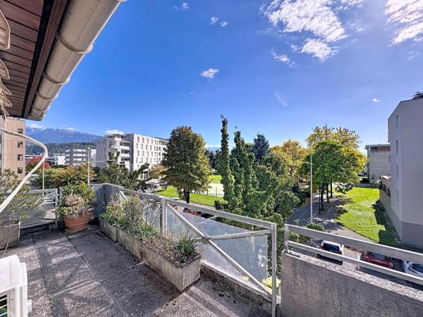 Rare, appartement au 2ème et dernier étage, 50 m² de terrasse, proche Universités