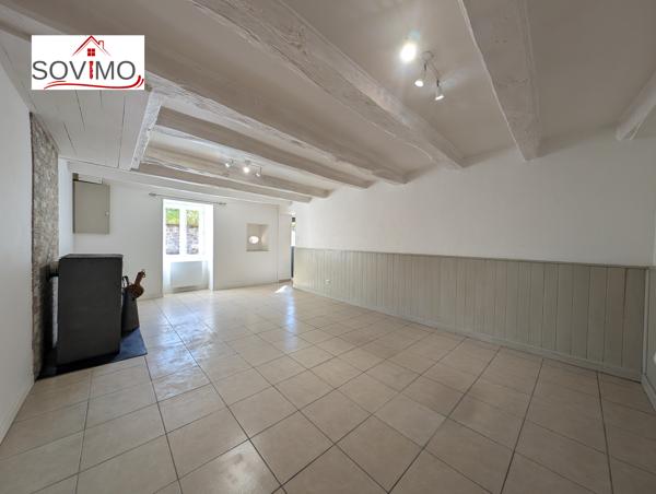 MAISON DE BOURG A ÉTAGE, 2 CH, JARDIN