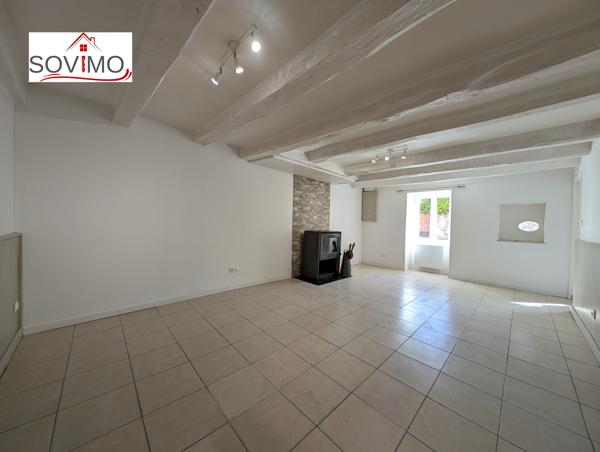MAISON DE BOURG A ÉTAGE, 2 CH, JARDIN
