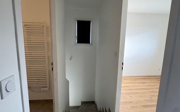 Maison à louer    4 pièces •  Saint-Hilaire-du-Rosier