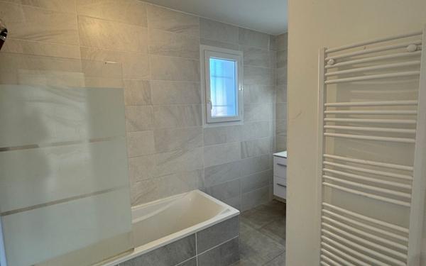 Maison à louer    4 pièces •  Saint-Hilaire-du-Rosier