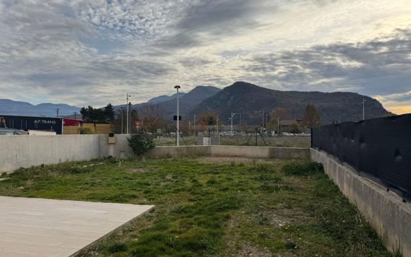 Maison à louer    4 pièces •  Saint-Hilaire-du-Rosier