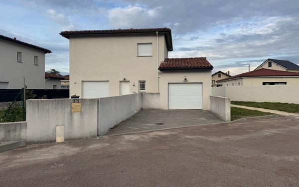 Maison à louer    4 pièces •  Saint-Hilaire-du-Rosier