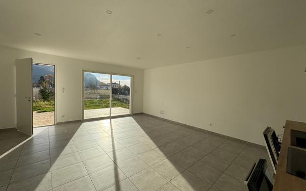 Maison à louer    4 pièces •  Saint-Hilaire-du-Rosier