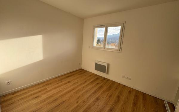 Maison à louer    4 pièces •  Saint-Hilaire-du-Rosier