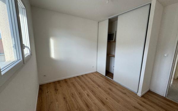 Maison à louer    4 pièces •  Saint-Hilaire-du-Rosier