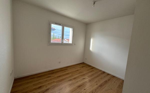 Maison à louer    4 pièces •  Saint-Hilaire-du-Rosier