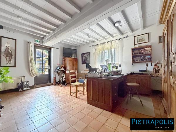 220 m² à réinventer sur 700 m² de terrain – Ambérieux-en-Dombes