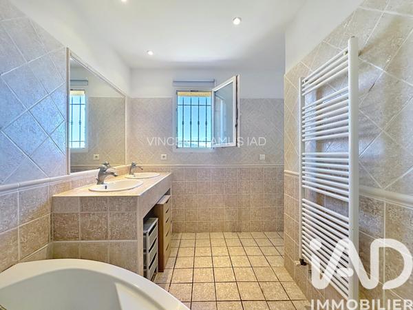 Maison à vendre 6 pièces 178 m² Sanary-sur-Mer