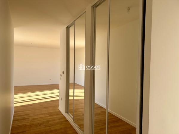 Location Appartement 4 pièces 115.66 m² - Courbevoie 92400