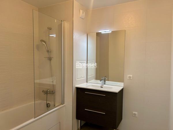 Location Appartement 4 pièces 115.66 m² - Courbevoie 92400