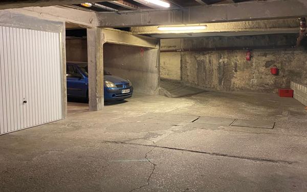 Stationnement à louer