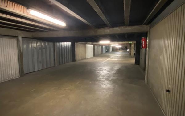 Stationnement à louer