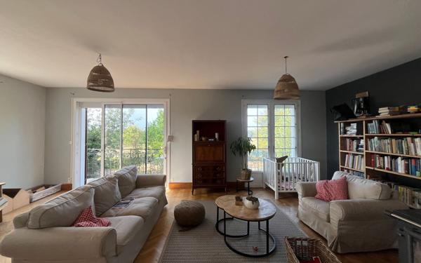 Maison à vendre    7 pièces • 137 m2 Vayres