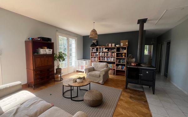 Maison à vendre    7 pièces • 137 m2 Vayres