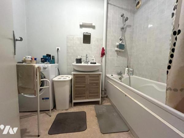 SEGRE - APPARTEMENT REZ DE CHAUSSEE