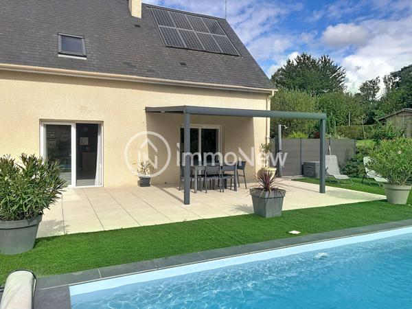 TRES BEAU PAVILLON 125 M2 AVEC PISCINE, PANNEAUX SOLAIRES SUR TERRAIN 1712 M2 PROCHE DES COMMERCES