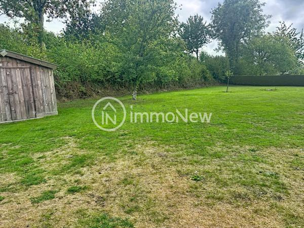 TRES BEAU PAVILLON 125 M2 AVEC PISCINE, PANNEAUX SOLAIRES SUR TERRAIN 1712 M2 PROCHE DES COMMERCES