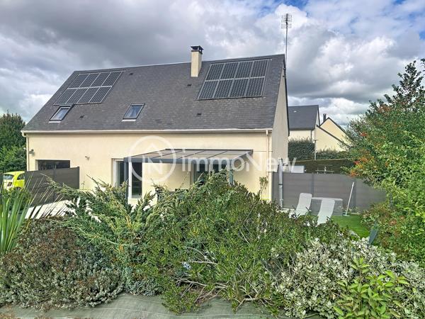 TRES BEAU PAVILLON 125 M2 AVEC PISCINE, PANNEAUX SOLAIRES SUR TERRAIN 1712 M2 PROCHE DES COMMERCES