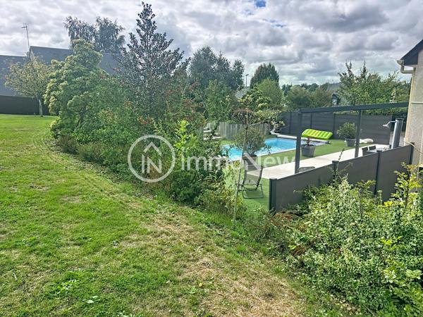 TRES BEAU PAVILLON 125 M2 AVEC PISCINE, PANNEAUX SOLAIRES SUR TERRAIN 1712 M2 PROCHE DES COMMERCES