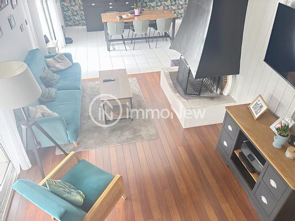 TRES BEAU PAVILLON 125 M2 AVEC PISCINE, PANNEAUX SOLAIRES SUR TERRAIN 1712 M2 PROCHE DES COMMERCES