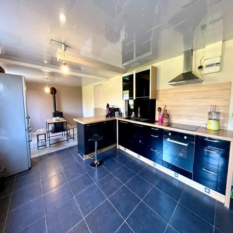 Maison
                                                                                                                                                                                                                                                                                                                        6 pièce(s)                                                                                                                                                                                                          4 chambre(s)                                                                                                                                                                                                          144  m²