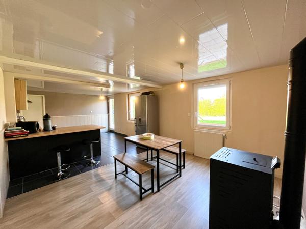 Maison
                                                                                                                                                                                                                                                                                                                        6 pièce(s)                                                                                                                                                                                                          4 chambre(s)                                                                                                                                                                                                          144  m²