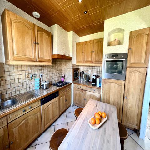 Maison
                                                                                                                                                                                                                                                                                                                        6 pièce(s)                                                                                                                                                                                                          4 chambre(s)                                                                                                                                                                                                          144  m²