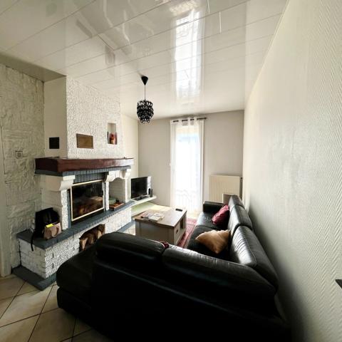 Maison
                                                                                                                                                                                                                                                                                                                        6 pièce(s)                                                                                                                                                                                                          4 chambre(s)                                                                                                                                                                                                          144  m²