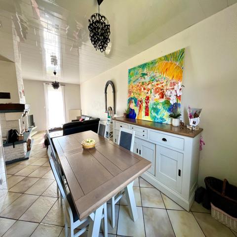 Maison
                                                                                                                                                                                                                                                                                                                        6 pièce(s)                                                                                                                                                                                                          4 chambre(s)                                                                                                                                                                                                          144  m²